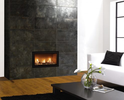 Gazco Studio 1 Edge Conventional Flue, with Pebble & Stone fuel bed and Vermiculite lining