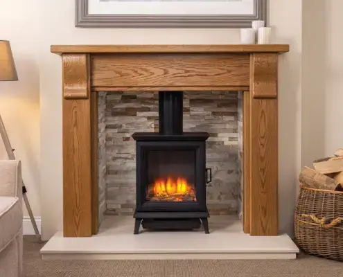 Focus Montreal finished in medium waxed oak